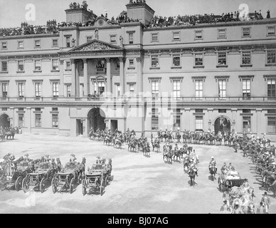 Queen Victoria's Diamond Jubilee Prozession am Buckingham Palace, London, 1897. Artist: Unbekannt Stockfoto