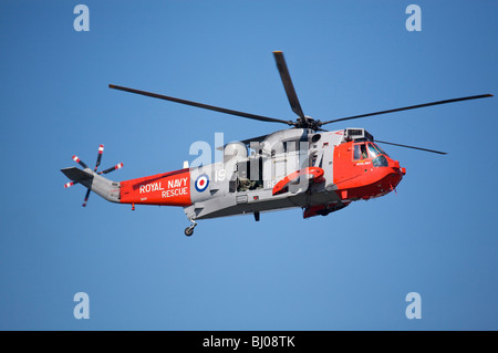 Royal Navy Rettungshubschrauber im Flug Stockfoto