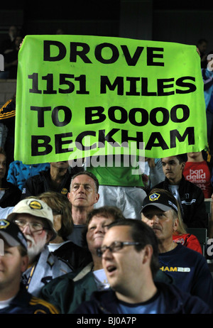 DAVID BECKHAM FAN mit Zeichen Promis bei LOS ANGELES GALAXY V SEATTLE SOUNDERS Fußball Spiel CARSON LOS ANGELES CA USA 15 August Stockfoto