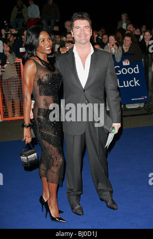 SINITTA & SIMON COWELL SÄNGER & MUSIKPRODUZENT ROYAL ALBERT HALL LONDON ENGLAND 25.10.2005 Stockfoto