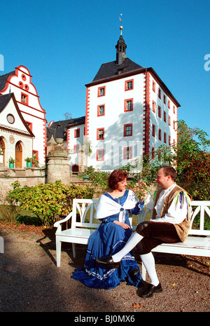 Ein paar Auftritten als Charlotte von Stein und Johann Wolfgang von Goethe in Grosskochberg, Deutschland Stockfoto