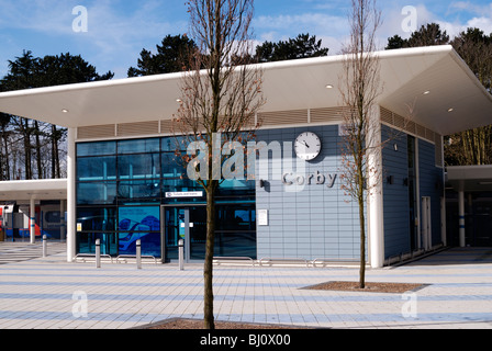 Bahnhofsgebäude in Corby in Northamptonshire Stockfoto