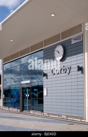 Bahnhofsgebäude in Corby in Northamptonshire Stockfoto