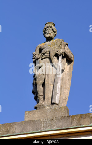 Statue des Asklepios auf Pittville Pump Room, Cheltenham, Gloucestershire, England, Vereinigtes Königreich Stockfoto