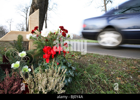 Ein Denkmal zu überqueren, am Straßenrand, Burg, Deutschland Stockfoto