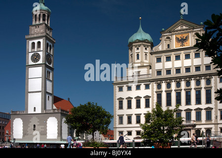 St. Peter am Perlach Kirche mit Glockenturm und Kuppel auf der Straße neben dem Rathaus von Straße Augsburg Deutschland Stockfoto