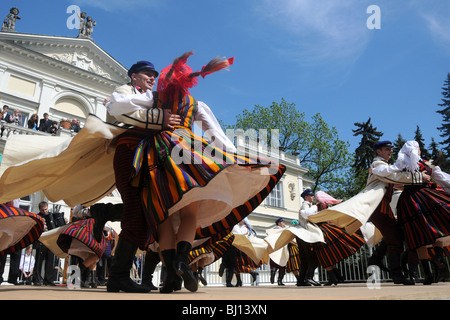 Zofia Solarz "Promni" künstlerische Folk Dance Ensemble aus Warschau Landwirtschaftsuniversität während ihrer show Stockfoto