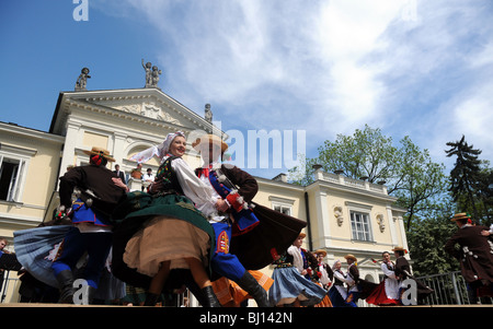 Zofia Solarz "Promni" künstlerische Folk Dance Ensemble aus Warschau Landwirtschaftsuniversität während ihrer show Stockfoto