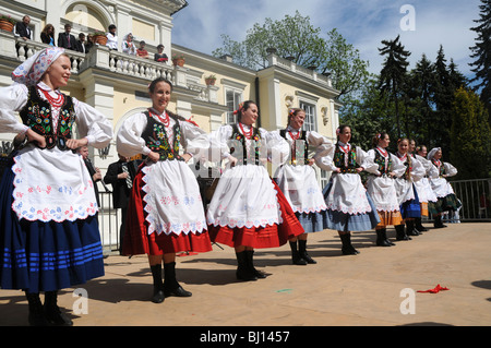 Zofia Solarz "Promni" künstlerische Folk Dance Ensemble aus Warschau Landwirtschaftsuniversität während ihrer show Stockfoto