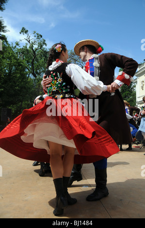 Zofia Solarz "Promni" künstlerische Folk Dance Ensemble aus Warschau Landwirtschaftsuniversität während ihrer show Stockfoto