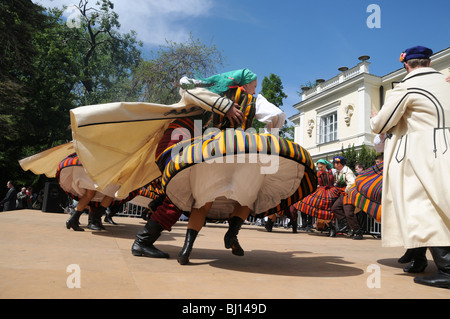 Zofia Solarz "Promni" künstlerische Folk Dance Ensemble aus Warschau Landwirtschaftsuniversität während ihrer show Stockfoto