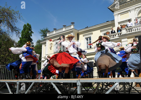 Zofia Solarz "Promni" künstlerische Folk Dance Ensemble aus Warschau Landwirtschaftsuniversität während ihrer show Stockfoto