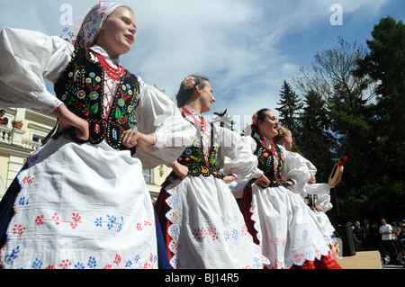 Zofia Solarz "Promni" künstlerische Folk Dance Ensemble aus Warschau Landwirtschaftsuniversität während ihrer show Stockfoto