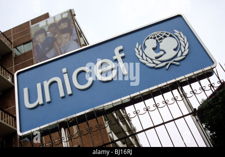 UNICEF-Logo vor dem Unicef-Büro in Bangkok, Thailand Stockfoto