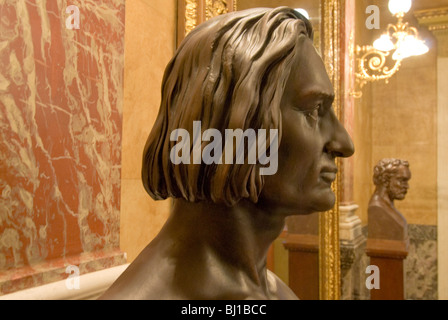 Büste des Komponisten Ferenc oder Franz Liszt in The Opera House, Budapest, Ungarn Stockfoto