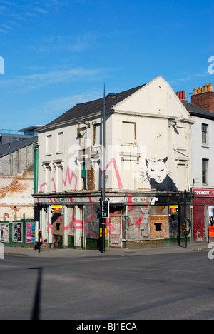 Britains größte Banksy auf das Whitehorse Public House in Liverpool, die nur für eine Sanierung verkauft wurde. Stockfoto