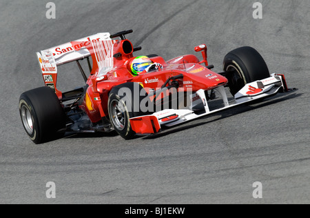 Felipe Massa (BRA) im Ferrari F10 Rennwagen während der Formel-1-Tests Sitzungen am Circuit de Catalunya. Stockfoto