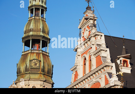 Lettland, Ost-Europa, Baltikum, Riga, Haus der Schwarzköpfe mit St. Peter Stockfoto