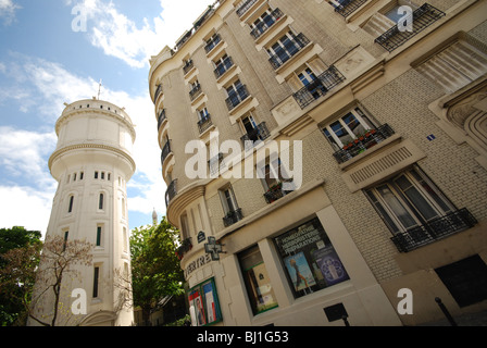 Wasserturm hinter Sacre Coeur Paris Frankreich Stockfoto