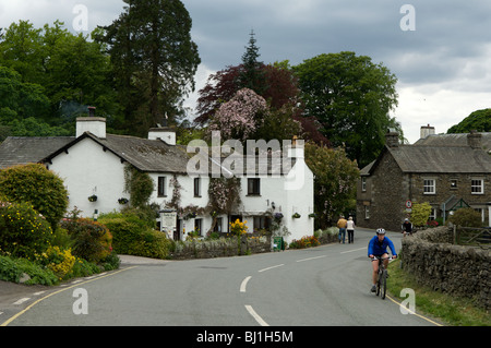 Radfahren am weit Sawrey, Lake District, Cumbria, England, Vereinigtes Königreich Stockfoto