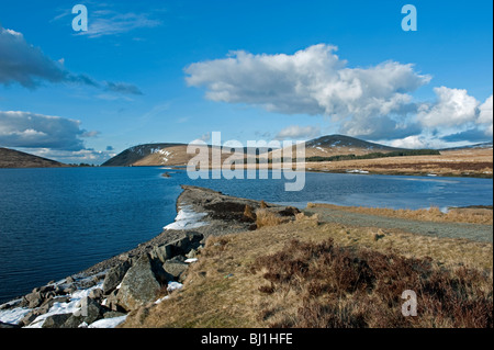 Die verschwindenden Straße am Spelga Damm, Mourne Mountains, Co, Nordirland Stockfoto