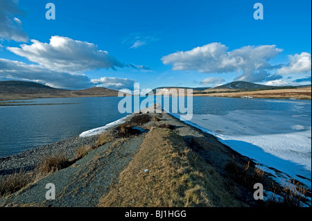 Die verschwindenden Straße am Spelga Damm, Mourne Mountains, Co, Nordirland Stockfoto