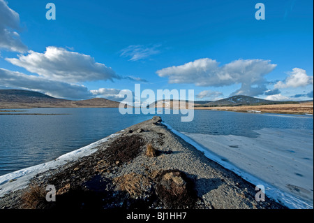 Die verschwindenden Straße am Spelga Damm, Mourne Mountains, Co, Nordirland Stockfoto