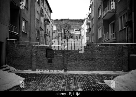 Vorderseite einer der zwei verbliebenen Teile der Mauer Warschauer Ghetto, Polen, Osteuropa, EU Stockfoto