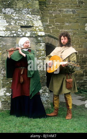 Mittelalterliche Musiker Reenactment englische britische Geschichte Musik Musiker musikalische Menschen instrument Instrumente Kostüm Stockfoto
