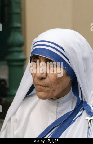 Mutter Teresa von Kalkutta auf ihrer Mission zur Unterstützung der armer und hungernder Menschen, Kalkutta, Indien Stockfoto