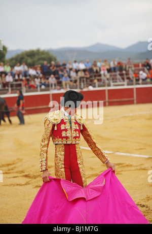 Matador Vorbereitung für Stierkampf, Corrida in Alpedrete, Spanien Stockfoto