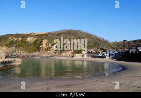 die einsame Bucht bei Polkerris in Cornwall, Großbritannien Stockfoto