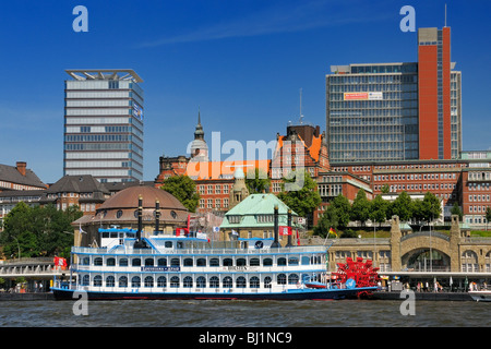 Das Rad der Mississippi-Stil Riverboat verwendet, um Sightseeing-Touren am Hafen in Hamburg, Deutschland. Stockfoto