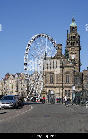 Sheffield City Centre an einem sonnigen Frühlingstag, England Stockfoto