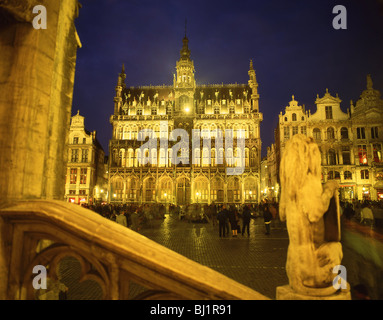 Das Brüsseler Museum in der Abenddämmerung, Grand Place (Grote Markt), Bruxelles-Ville, Brüssel, Königreich Belgien Stockfoto