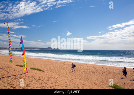 Blick nach Norden entlang Collaroy Beach, einem der berühmten Nordstrände von Sydney, Australien Stockfoto