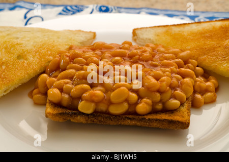 Gebackene Bohnen auf toast Stockfoto