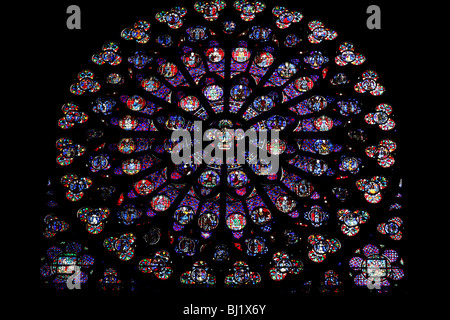 Bild von Mark Passmore/www.markpassmore.com Detail Pic von einem Glasfenster in der Kathedrale Notre Dame, Paris. Stockfoto