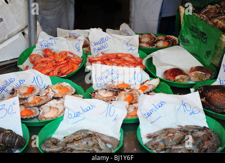 Meeresfrüchte auf dem Display am Markt in Paris Stockfoto