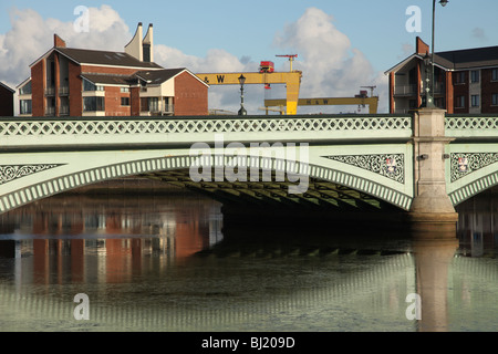 Queens Lanyon Brücke über den Fluss Lagan. Belfast, Nordirland Stockfoto