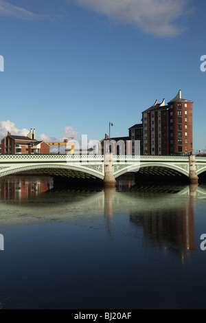 Queens Lanyon Brücke über den Fluss Lagan. Belfast, Nordirland Stockfoto