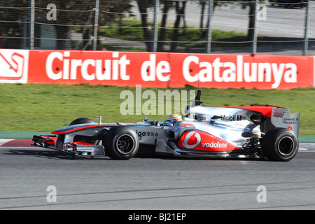 Lewis Hamilton McLaren Mercedes Formel1 Auto in Barcelona zu fahren. Stockfoto