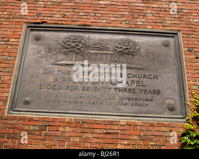 Eine Plakette auf dem Campus der Harvard University, Cambridge Massachusetts, USA Stockfoto