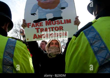 English Defence League (EDL) März in London zur Unterstützung der rechtsextreme holländische islamophobe Politiker Geert Wilders. Stockfoto