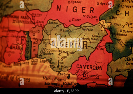Ein Detail-Foto der Welt wie auf einem antiken Globus dargestellt. Mit Schwerpunkt auf Nigeria. Stockfoto