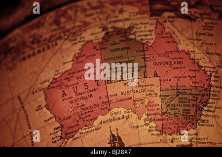 Ein Detail-Foto der Welt wie auf einem antiken Globus dargestellt. Mit Schwerpunkt auf Australien. Stockfoto
