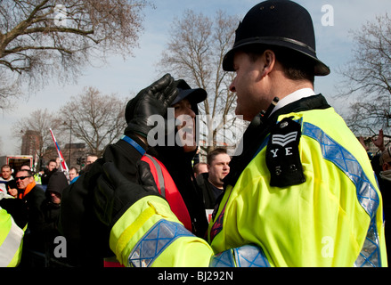 English Defence League (EDL) März in London zur Unterstützung der rechtsextreme holländische islamophobe Politiker Geert Wilders. Stockfoto