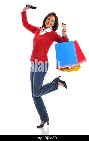 Frau mit Kreditkarte und Einkaufstaschen und halten ein Handy Stockfoto