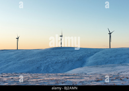 Grün kan Windfarm in die Ochil Hills, Perth und Kinross, Schottland, Großbritannien. Stockfoto