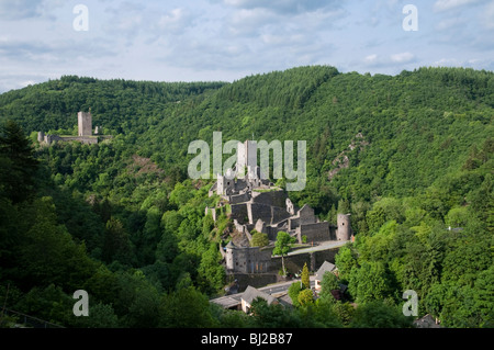 Schlösser, Oberburg und Niederburg, Manderscheid, Eifel, Rheinland-Pfalz, Deutschland Stockfoto